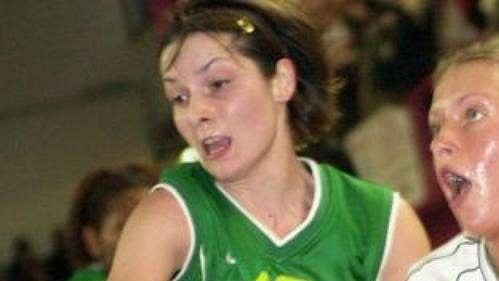 Gordana Bogojevičová z maďarské Šoproně (vlevo) stíhá Zuzanu Žirkovou z Gambrinusu JME Brno Gordana Bogojevičová z maďarské Šoproně (vlevo) stíhá Zuzanu Žirkovou z Gambrinusu JME Brno
