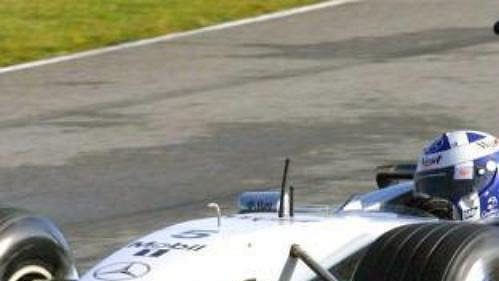 Skot David Coulthard ze stáje McLaren-Mercedes testuje na okruhu ve španělském Jerezu vlastnosti nového monopostu Skot David Coulthard ze stáje McLaren-Mercedes testuje na okruhu ve španělském Jerezu vlastnosti nového monopostu
