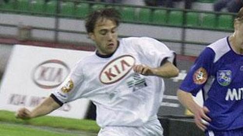 Tomáš Poláček v dresu Mostu (vlevo) stíhá Františka Rajtorala z Baníku Ostrava. Tomáš Poláček v dresu Mostu (vlevo) stíhá Františka Rajtorala z Baníku Ostrava.