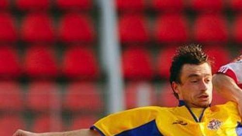 Martin Müller ze Slavie Praha (vpravo) a Petr Slončík ze Synotu Staré Město. Martin Müller ze Slavie Praha (vpravo) a Petr Slončík ze Synotu Staré Město.