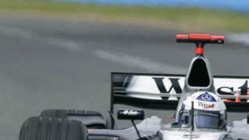 David Coulthard za volantem mclarenu skončil. David Coulthard za volantem mclarenu skončil.