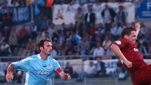 Libor Sionko se trefuje do sítě Lazia. Sparta však v Římě nadějné vedení neuhájila. Libor Sionko se trefuje do sítě Lazia. Sparta však v Římě nadějné vedení neuhájila.