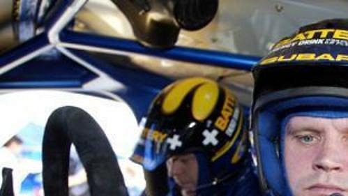 Tommi Mäkinen (vpravo) za volantem vozu Subaru. Tommi Mäkinen (vpravo) za volantem vozu Subaru.