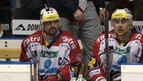 Hokejistům Pardubic se v letošní sezóně zatím nedaří Hokejistům Pardubic se v letošní sezóně zatím nedaří