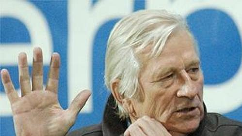 "Na Řepku s Bergerem zapomeň," říká možná trenér Karel Brückner (vlevo) svému asistentovi Miroslavu Beránkovi. "Na Řepku s Bergerem zapomeň," říká možná trenér Karel Brückner (vlevo) svému asistentovi Miroslavu Beránkovi.
