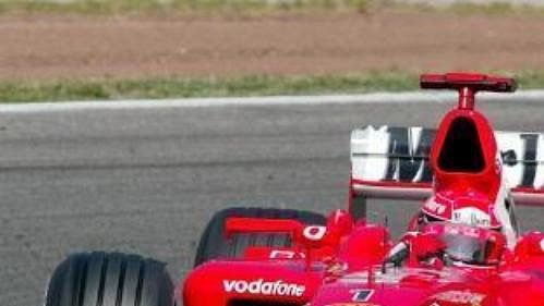 Michael Schumacher za volantem nového monopostu Ferrari při první kvalifikaci na GP Španělska. Michael Schumacher za volantem nového monopostu Ferrari při první kvalifikaci na GP Španělska.