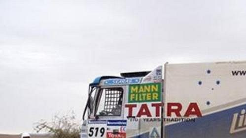 Tatra Tomáše Tomečka krátce po překročení hranic Mauritánie. Tatra Tomáše Tomečka krátce po překročení hranic Mauritánie.