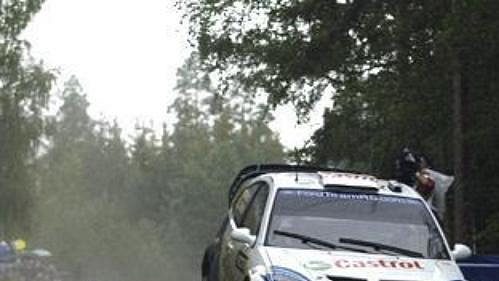 Policisté mají při Barum rallye plné ruce práce. Až příliš mnoho řidičů se totiž zhlédlo v závodnících. Policisté mají při Barum rallye plné ruce práce. Až příliš mnoho řidičů se totiž zhlédlo v závodnících.