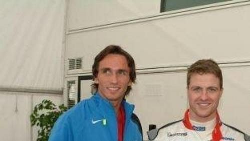 Karel Poborský a Tomáš Sivok s jezdcem formule 1 Ralfem Schumacherem Karel Poborský a Tomáš Sivok s jezdcem formule 1 Ralfem Schumacherem