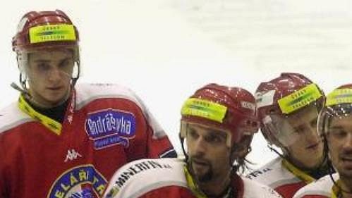 Třinečtí hokejisté slavili vítězství ve Zlíně a srovnali stav čtvrtfinále na 1:1 Třinečtí hokejisté slavili vítězství ve Zlíně a srovnali stav čtvrtfinále na 1:1