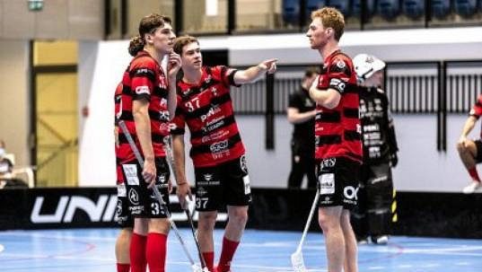 The Střešovice floorball players still rule the superleague by five points ahead of Mladá Boleslav