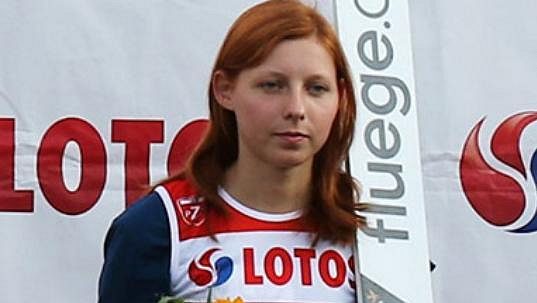 Skokanka na lyžích Karolína Indráčková. Skokanka na lyžích Karolína Indráčková.