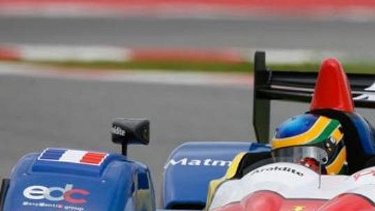 Závodník Bruno Senna při závodu Le Mans Závodník Bruno Senna při závodu Le Mans