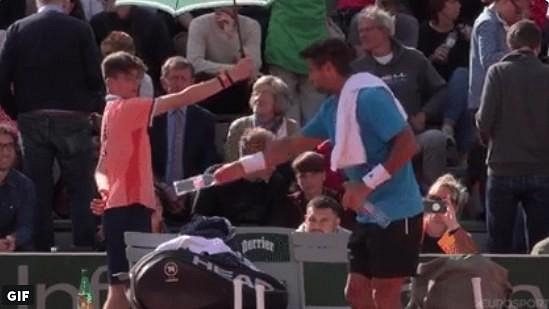 Tento moment pořádně pobavil fanoušky na French Open. Tento moment pořádně pobavil fanoušky na French Open.