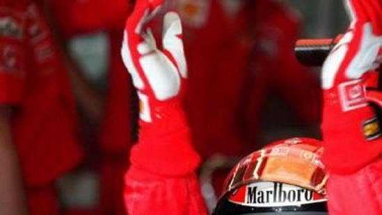 Michael Schumacher zatím končit nehodlá. Michael Schumacher zatím končit nehodlá.