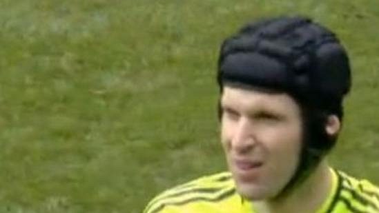 Petr Čech při návratu po zranění pomohl Chelsea k výhře. Petr Čech při návratu po zranění pomohl Chelsea k výhře.