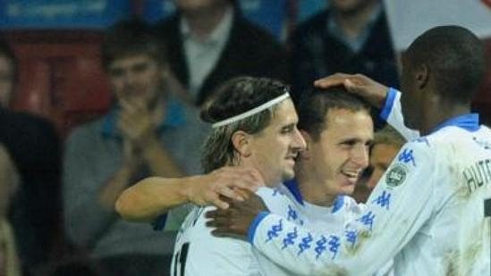 Zdeněk Pospěch (uprostřed) po jednom ze dvou gólů, které v dresu FC Kodaň vstřelil do sítě Randers. Zdeněk Pospěch (uprostřed) po jednom ze dvou gólů, které v dresu FC Kodaň vstřelil do sítě Randers.
