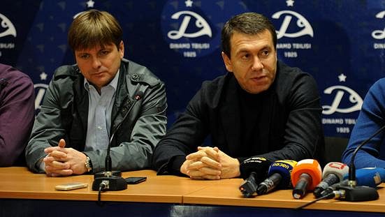 Dušan Uhrin (vlevo) se právě loučí s vedením Dinamem Tbilisi, pro Plzeň je teď volný... Dušan Uhrin (vlevo) se právě loučí s vedením Dinamem Tbilisi, pro Plzeň je teď volný...