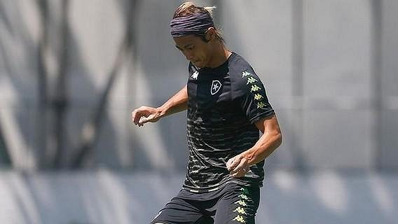 Japonský fotbalista Keisuke Honda ukončil po roce působení v brazilském Botafogu a omluvil se fanouškům za to, že svými výkony zůstal za očekáváním. Japonský fotbalista Keisuke Honda ukončil po roce působení v brazilském Botafogu a omluvil se fanouškům za to, že svými výkony zůstal za očekáváním.