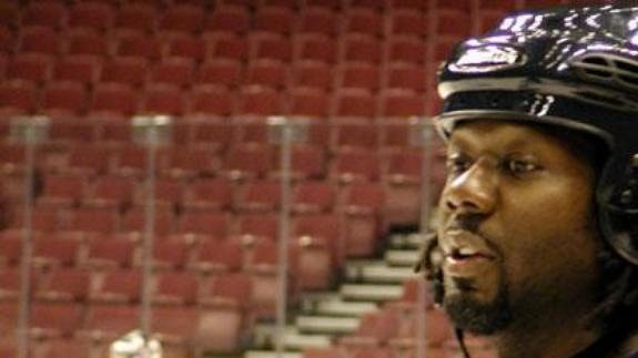 Kanadský hokejista Anson Carter. Kanadský hokejista Anson Carter.