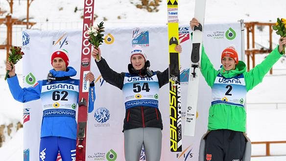 Český skokan na lyžích Viktor Polášek (uprostřed) na stupních vítězů po závodě mistrovství světa juniorů v Utahu. Český skokan na lyžích Viktor Polášek (uprostřed) na stupních vítězů po závodě mistrovství světa juniorů v Utahu.