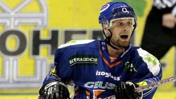 Obránce Pavel Skrbek v dresu Kladna. Obránce Pavel Skrbek v dresu Kladna.