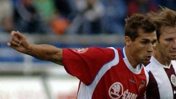 Martin Knakal z FC Viktoria Plzeň (vlevo) Martin Knakal z FC Viktoria Plzeň (vlevo)