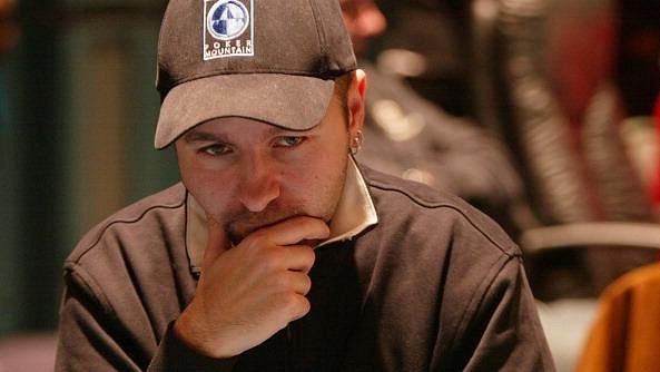 Profil nejsympatičtějšího profesionálního pokerového hráče, který vyměnil vysokou školu za vysokou hru. Určitě to stálo za to. Profil nejsympatičtějšího profesionálního pokerového hráče, který vyměnil vysokou školu za vysokou hru. Určitě to stálo za to.