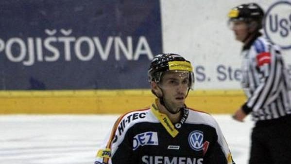Útočník Sparty Praha Michal Sivek, když ještě byl profesionálním sportovcem. Útočník Sparty Praha Michal Sivek, když ještě byl profesionálním sportovcem.