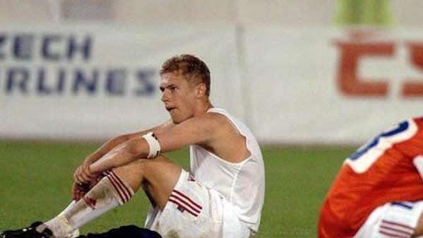 Kapitán Slavie Karel Piták (vlevo na archivním snímku). Kapitán Slavie Karel Piták (vlevo na archivním snímku).