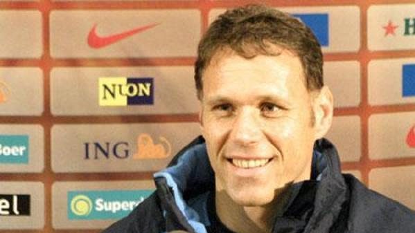 Trenér Marco Van Basten v příštím roce opustí nizozemskou fotbalovou reprezentaci. Trenér Marco Van Basten v příštím roce opustí nizozemskou fotbalovou reprezentaci.