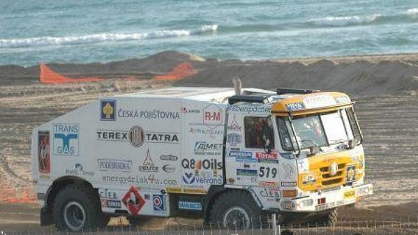 Karel Loprais s kamiónem Tatra na trati prologu Rallye Dakar. Karel Loprais s kamiónem Tatra na trati prologu Rallye Dakar.