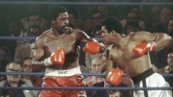 Ron Lyle (vlevo) v zápase s Muhammadem Alim. Ron Lyle (vlevo) v zápase s Muhammadem Alim.