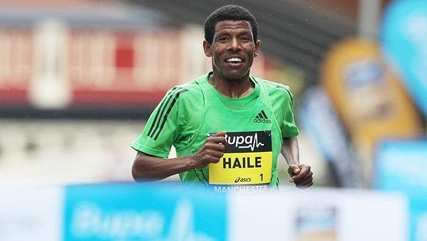 Haile Gebrselassie, kdysi též svěřenec zesnulého Woldemeskela Kostreho. Haile Gebrselassie, kdysi též svěřenec zesnulého Woldemeskela Kostreho.