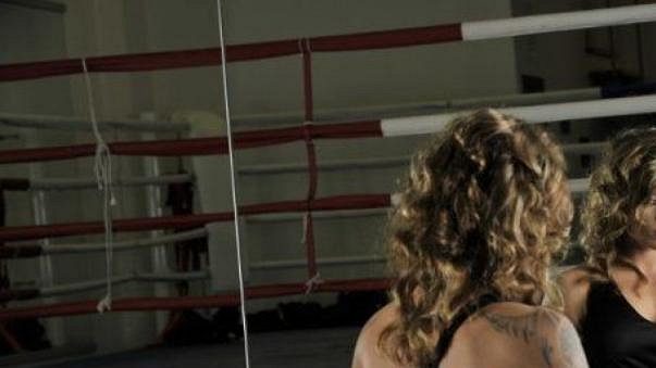 Boxerka Arleta Krausová bez rukavic. Boxerka Arleta Krausová bez rukavic.