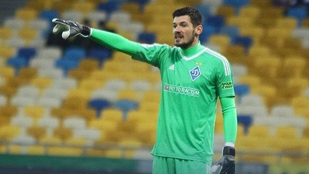 Brankář Denys Bojko měl v Edenu nečekaný problém. Vosí žihadlo... Brankář Denys Bojko měl v Edenu nečekaný problém. Vosí žihadlo...