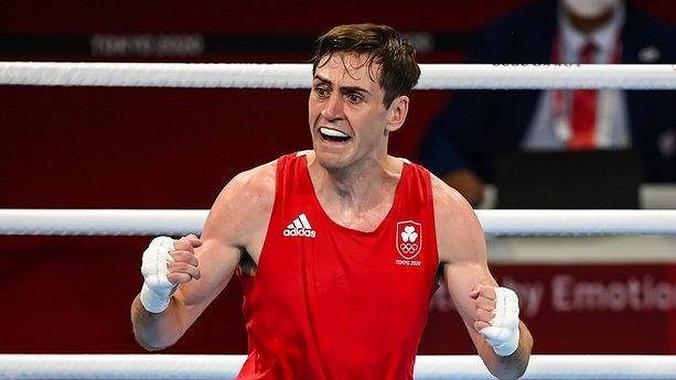 Irský boxer Aidan Walsh po zápase čtvrtfinále olympijského turnaje v Tokiu. Irský boxer Aidan Walsh po zápase čtvrtfinále olympijského turnaje v Tokiu.