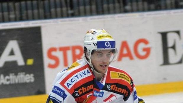 Kanadský obránce Darcy Campbell Kanadský obránce Darcy Campbell