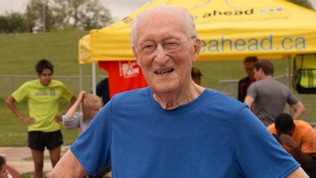Lou Billinkoff, i v 93 letech se dají běhat sprinterské tratě. Lou Billinkoff, i v 93 letech se dají běhat sprinterské tratě.