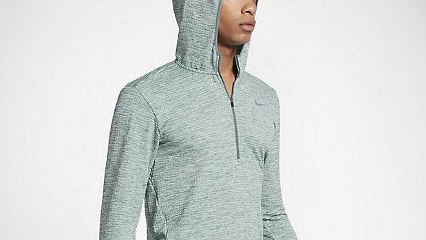 Běžecká mikina Nike Therma Sphere Element: Letošní zima by mohla být v suchu a teple. Běžecká mikina Nike Therma Sphere Element: Letošní zima by mohla být v suchu a teple.