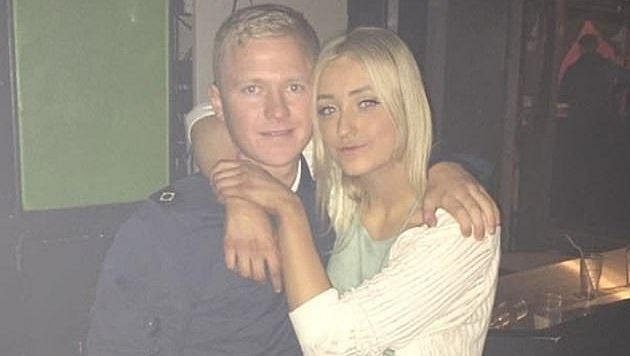 Fanoušek Burnley Jake Hepple a jeho přítelkyně dostali kvůli nápisu "White Lives Matter" vyhazov z práce. Fanoušek Burnley Jake Hepple a jeho přítelkyně dostali kvůli nápisu "White Lives Matter" vyhazov z práce.