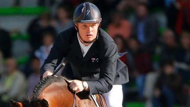 Australský parkurový jezdec Jamie Kermond měl pozitivní test na kokain a přijde o start na olympijských hrách. Australský parkurový jezdec Jamie Kermond měl pozitivní test na kokain a přijde o start na olympijských hrách.