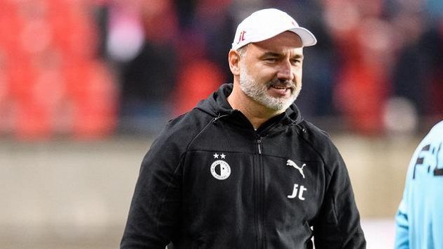 Trenér Slavie Praha Jindřich Trpišovský během utkání 5. kola Fortuna ligy. Trenér Slavie Praha Jindřich Trpišovský během utkání 5. kola Fortuna ligy.