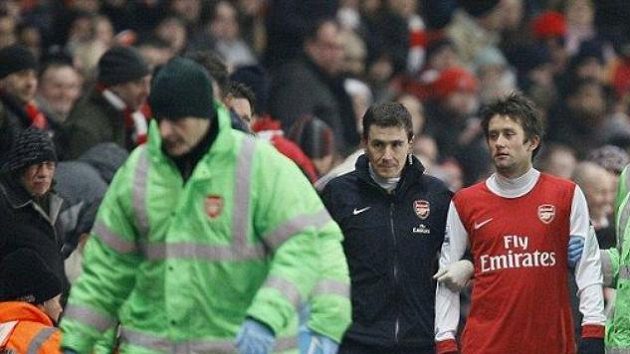 Kouč Arsenalu Wenger potvrdil, že bude v klubu pokračovat, i když smlouvu ještě nepodepsal. Kouč Arsenalu Wenger potvrdil, že bude v klubu pokračovat, i když smlouvu ještě nepodepsal.
