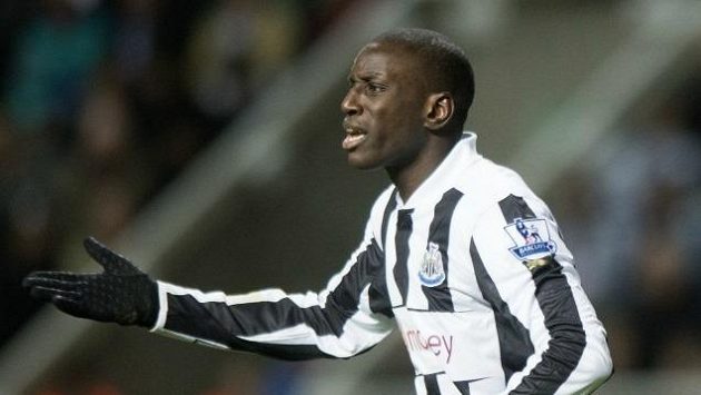Útočník Demba Ba ještě v dobách, kdy působil v anglickém Newcastlu. Útočník Demba Ba ještě v dobách, kdy působil v anglickém Newcastlu.