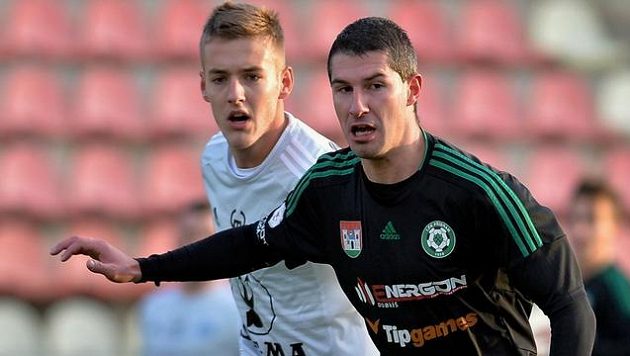 Tomáš Pilík (vpravo) do Brna nejde, v Příbrami prodloužil smlouvu. Tomáš Pilík (vpravo) do Brna nejde, v Příbrami prodloužil smlouvu.