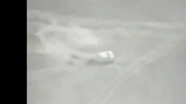 Vůz Cesara Zuleta zmizel v oblaku prachu a písku. Vůz Cesara Zuleta zmizel v oblaku prachu a písku.