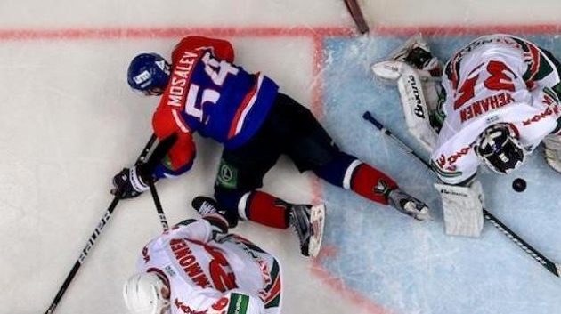 Snímek ze souboje Kazaně s Balašichou ve finále KHL Snímek ze souboje Kazaně s Balašichou ve finále KHL