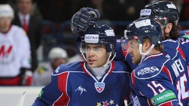 Čeští útočníci Magnitogorsku Tomáš Rolinek (vlevo) a Jan Marek Čeští útočníci Magnitogorsku Tomáš Rolinek (vlevo) a Jan Marek