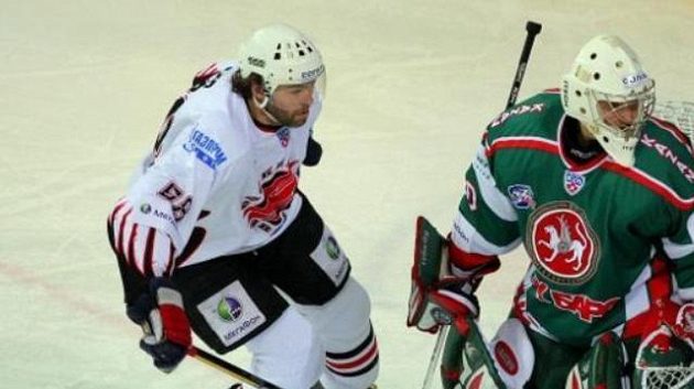 Jaromír Jágr před brankářem Kazaně Galimovem Jaromír Jágr před brankářem Kazaně Galimovem